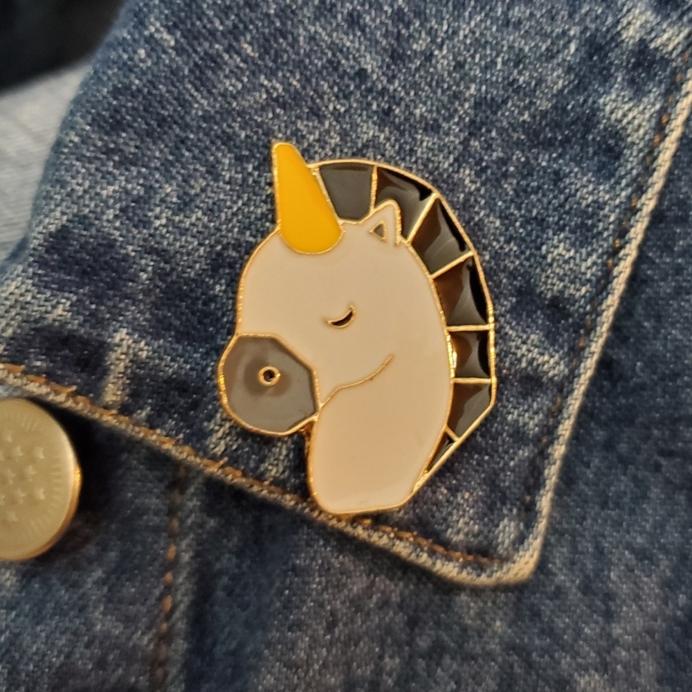 Bestie Unicorn Lapel Pin (Black)